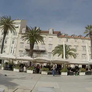  Apartment Promenade
